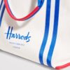 HDBB2532001_3 Harrods Britannia 托特包側面角度,展示雙頂部提手與包體挺立結構