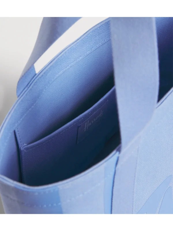 Harrods 女用手提袋內部實用插袋設計與收納空間示範