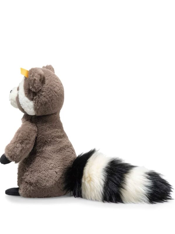 STEIFF Pedro 浣熊玩偶側面角度,呈現 23cm 嬌小身形與毛茸茸尾巴紋路