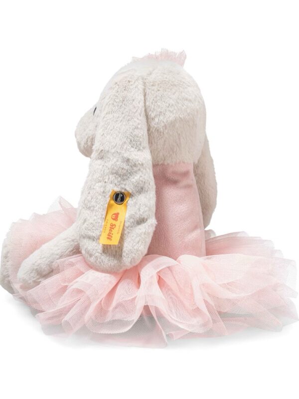 STEIFF Hoppie Ballet Rabbit 側面角度,展示粉紅絨毛質感與蓬鬆裙擺細節