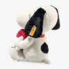 SFDB2530010-00_2 STEIFF 史努比 Snoopy Love 玩偶整體展示,含品牌不銹鋼耳釦標誌與包裝