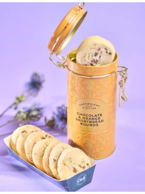 Cartwright & Butler 海鹽焦糖餅乾實體特寫，展現濃郁奶油與酥脆切面