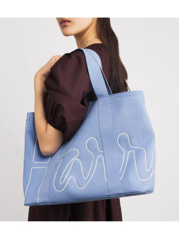 Harrods 沙灘托特包扎實底部車工與耐用結構展示 (粉藍)