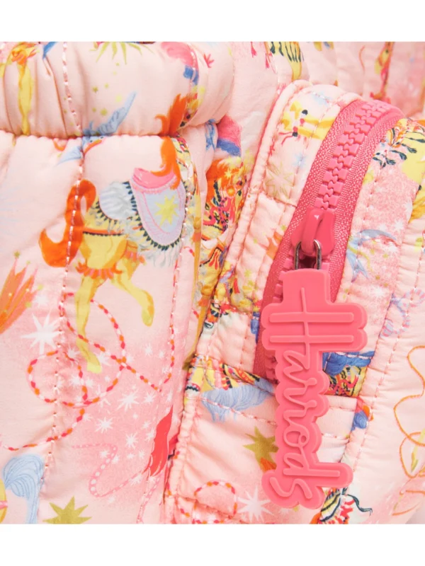 Harrods 華麗小馬圖騰近拍與精緻琺瑯五金拉鍊細節展示