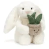 Jellycat 奶油兔子植栽細節，展示柔軟絨毛、立體針織多肉綠葉與毛氈花盆材質