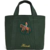 英國正品 Harrods 綠色重磅厚帆布手提包正面，展現經典燙金Logo與串珠騎馬布章