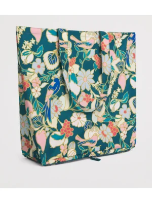 Harrods 摺疊購物袋收納狀態，完美折疊至專屬拉鍊小袋中，輕巧便攜不佔空間