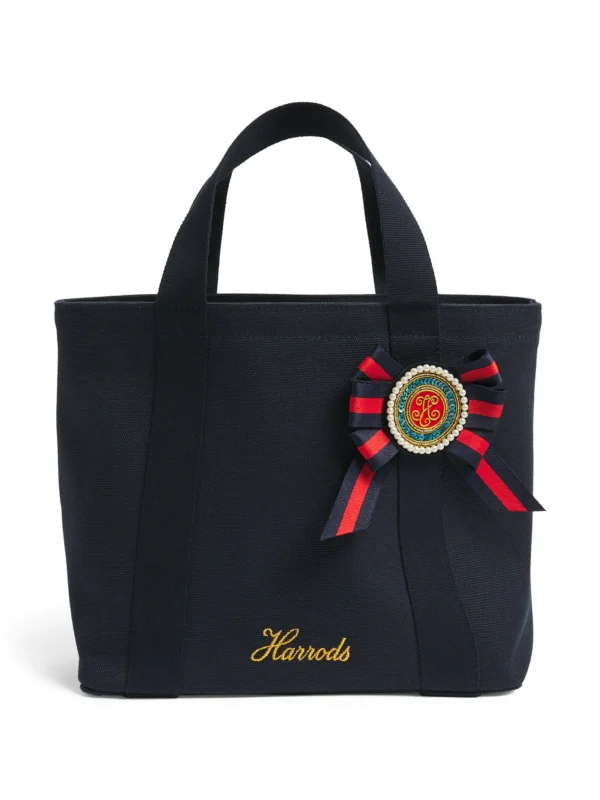 HARRODS Small Cotton Canvas British Rosette Tote Bag_1 Harrods 藍色重磅厚帆布手提包正面,展示英國勳章軍服絲帶花與亮片徽章細節