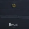 Harrods 精品女包內部實用插袋與安全磁扣開合設計示範