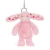 Jellycat 腮紅粉花兔子鑰匙圈吊飾正面照 - 擁有療癒粉紅絨毛與精緻花朵耳朵的包包配件