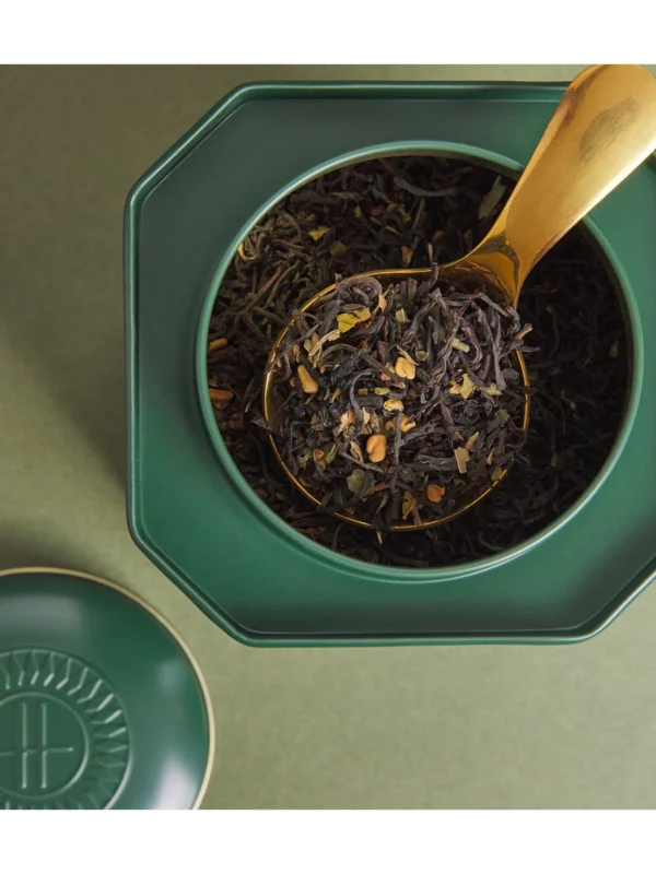 Harrods 愛意慶典茶散裝紅茶茶葉特寫 - 融合斯里蘭卡紅茶與薄荷清香