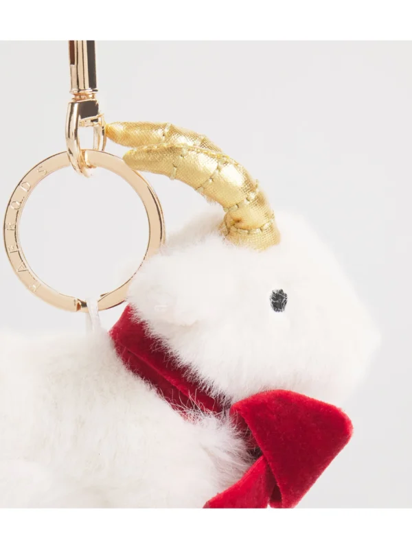 HARRODS Goat Plush Keyring_2 Harrods 絨毛山羊鑰匙圈的精緻金色五金夾扣特寫