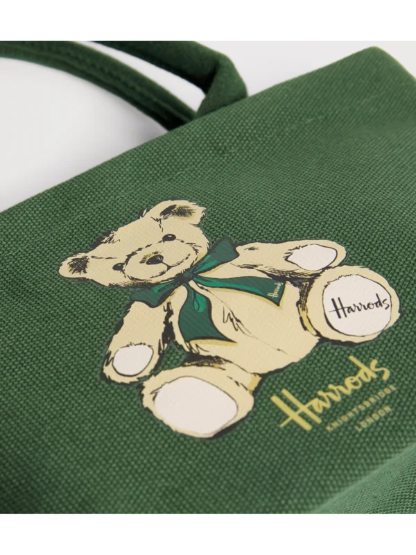 HARRODS Mini Henry Bear Tote Bag_3 Harrods 經典 Henry Bear 亨利熊精緻印花與品牌 Logo 標誌特寫