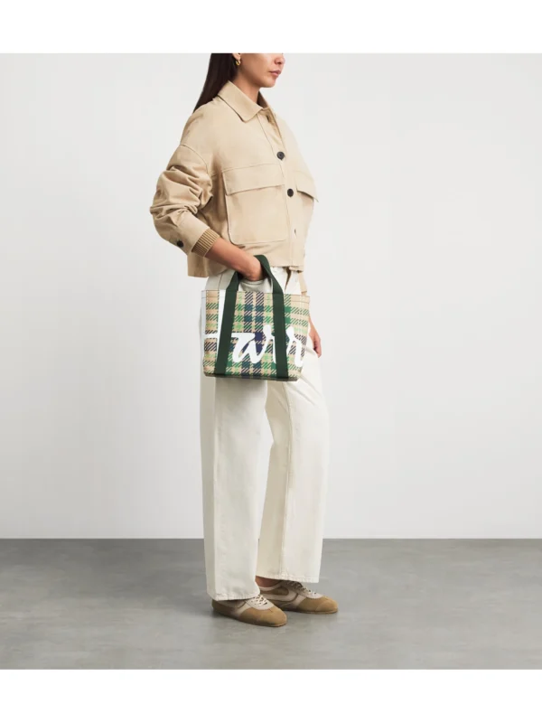 HARRODS Mini Tartan Check Tote Bag_4 英國 Harrods 馬德拉斯格紋迷你手提包穿搭示範