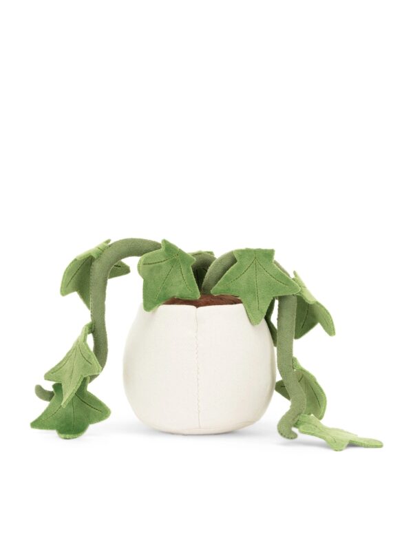 Amuseables-Ivy-18cm_4-mc JELLYCAT Ivy 常春藤娃娃尺寸對比與整體造型,約 18cm,適合桌面擺飾或作為禮物包裝