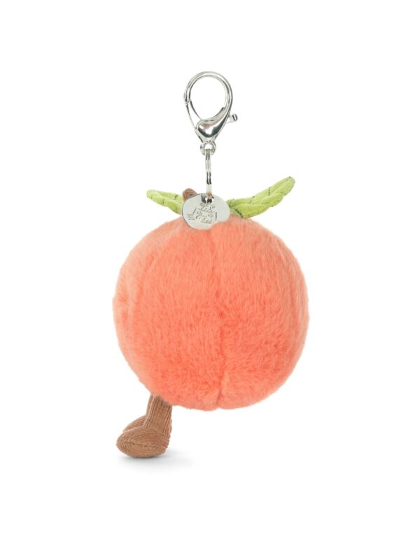 Amuseables-Peach-Bag-Charm_4-mc JELLYCAT Amuseables Peach 吊飾實際掛於包包上的搭配示意,展現日常造型效果