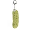 Amuseables-Pickle-Bag-Charm_3-mc JELLYCAT Pickle 吊飾夾掛於包包上的實際搭配示意,展現日常使用場景