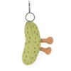 Amuseables-Pickle-Bag-Charm_4-mc JELLYCAT 醃黃瓜吊飾尺寸比例展示,約 6cm 迷你造型與手部大小對比