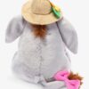 DNDB2630001-08_4-mc Disney 屹耳絨毛娃娃草帽毛氈花裝飾特寫,展現手工質感