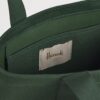 HARRODS-Canvas-Horse-Tote-Bag_4-mc Harrods 綠色帆布托特包內部結構,展示內置插袋與寬敞空間