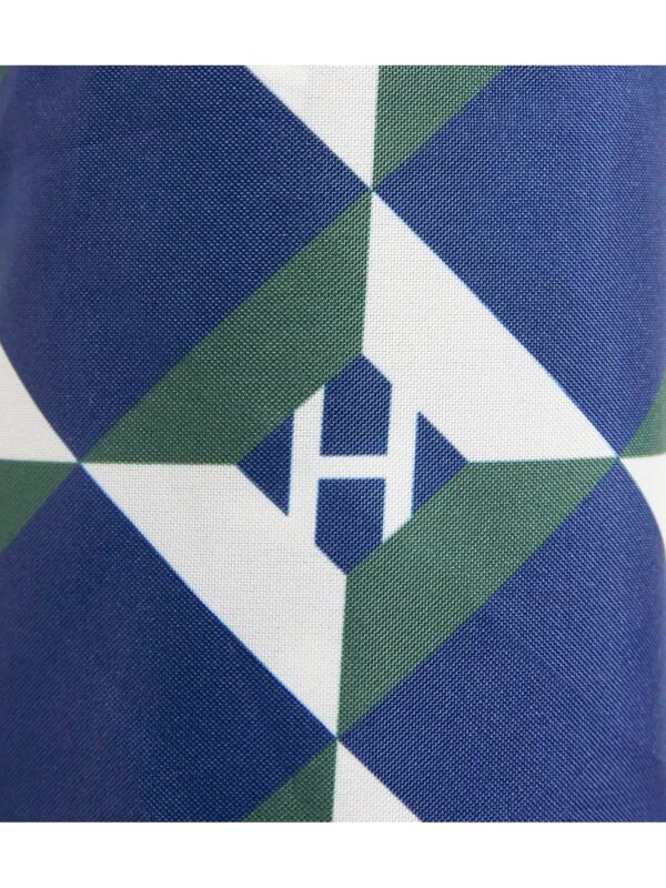 HARRODS-Geo-Clash-Umbrella_3-mc Harrods 幾何印花折疊雨傘收折狀態,展示便攜尺寸與整體綠色配色
