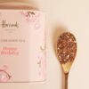 HARRODS-Happy-Birthday-Loose-Leaf-Tea-120g_2-mc Harrods 生日慶典茶葉鐵罐側面與開蓋展示,可見南非國寶茶散裝茶葉內容物