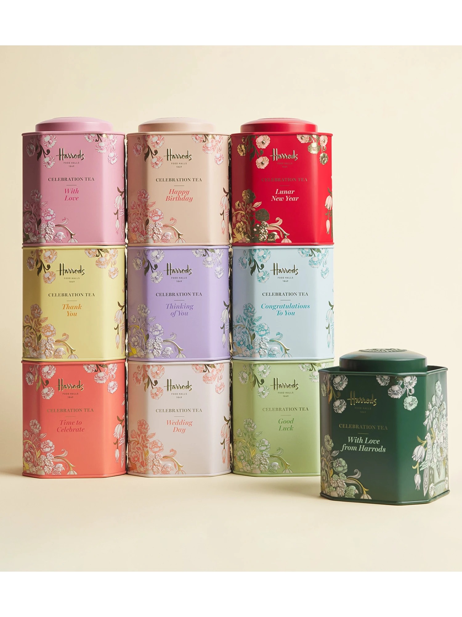 Harrods 農曆新年散裝茶葉細節展示,茶葉中可見薑片、蘋果片與向日葵花瓣