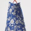 HARRODS-Large-Cotton-Butterfly-Tote-Bag_6-mc Harrods 蝴蝶印花托特包側面角度,展現 18cm 包深立體輪廓與整體比例