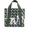 HARRODS-Mini-Cotton-Geometric-Logo-Tote-Bag_1-mc Harrods 綠色幾何印花手提包整體搭配情境,展現英倫日常風格