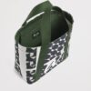 HARRODS-Mini-Cotton-Geometric-Logo-Tote-Bag_3-mc Harrods 棉質托特包內部插袋細節,展示收納空間設計