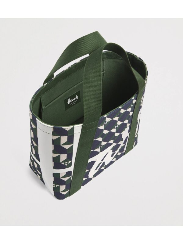 HARRODS-Mini-Cotton-Geometric-Logo-Tote-Bag_3-mc Harrods 棉質托特包內部插袋細節,展示收納空間設計