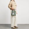 HARRODS-Mini-Tartan-Check-Tote-Bag_4-mc 英國 Harrods 馬德拉斯格紋迷你手提包穿搭示範