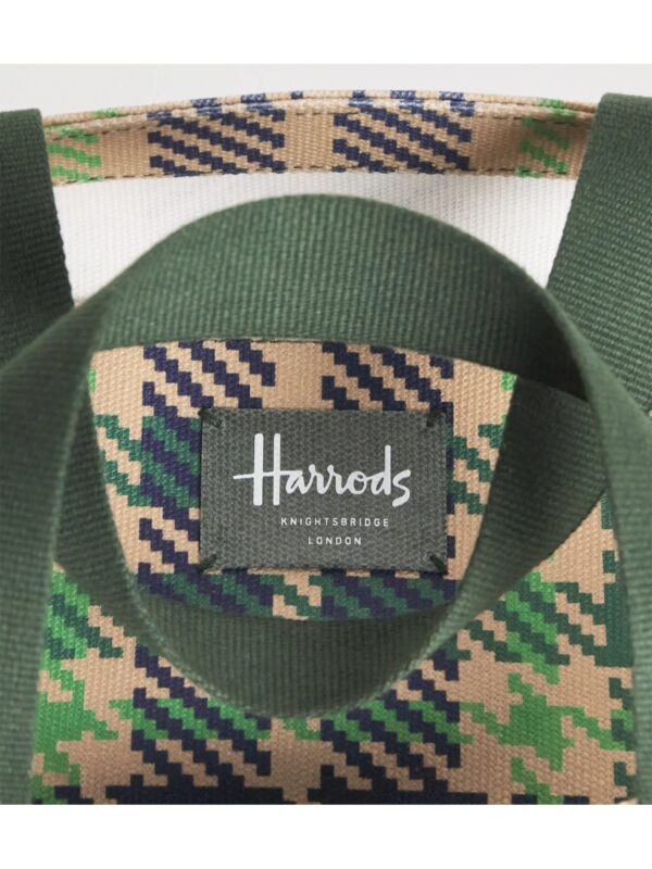 HARRODS-Mini-Tartan-Check-Tote-Bag_5-mc Harrods 帆布托特包內部結構展示,附實用收納小內袋