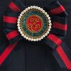 HARRODS-Small-Cotton-Canvas-British-Rosette-Tote-Bag_3-mc Harrods 手提包精美玫瑰花結胸針特寫,包含條紋緞帶、珍珠感珠飾與金色字母圖案