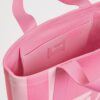 HARRODS-Small-Cotton-Logo-Tote-Bag_4-3-mc Harrods 女用手提袋內部實用插袋設計與收納空間示範
