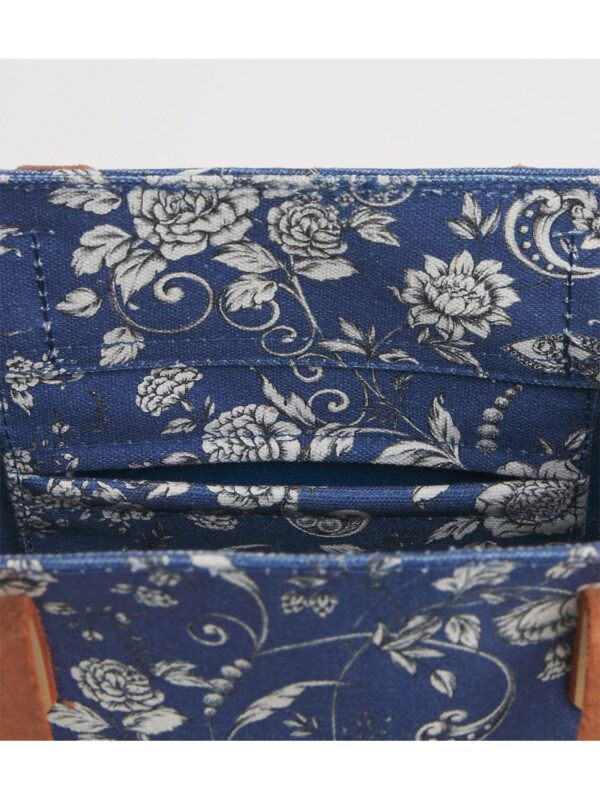 HARRODS-Small-Gilded-Butterfly-Tote-Bag_3-mc Harrods 藍色蝴蝶手提包內部結構,展示內袋設計與包身容量