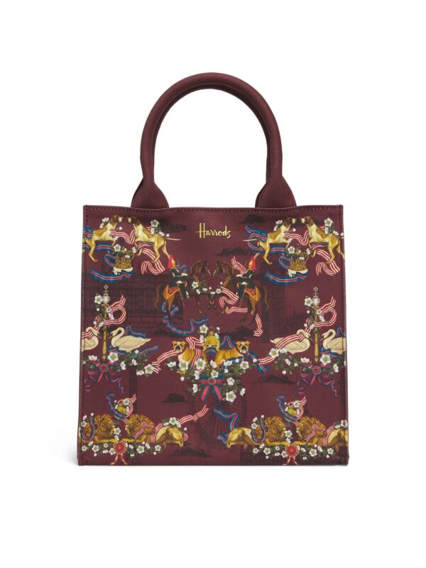 Harrods Small Great British Tote Bag 側面與提手細節,展示金色金屬配件與雙提手帶