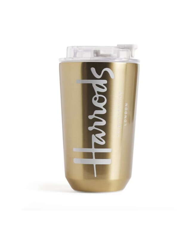 HDAB2540001-99-uni 英國 Harrods 2026 新款 Logo 金色金屬旅行杯正面,450ml 霧金光澤外觀展示