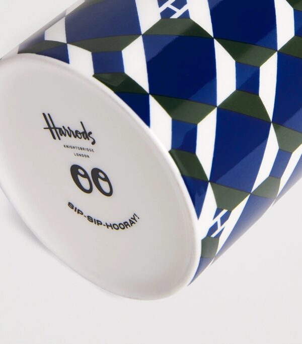 HDAC2620003-55_2-mc Harrods Logo Geometric Mug 側面與杯口細節,展示陶瓷質地與深綠色澤