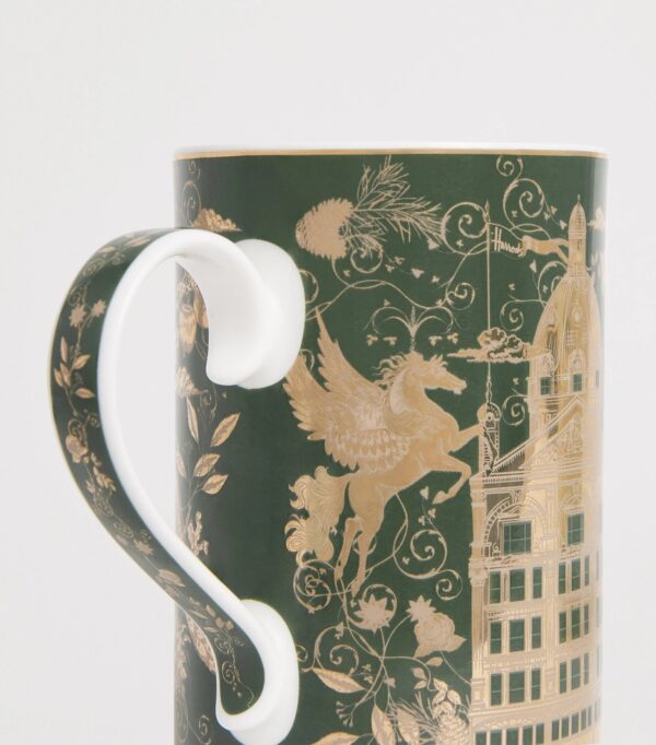 HDAC2630003-55_2-mc Harrods 綠金馬克杯側面與杯口角度,展示陶瓷質地與金色描邊工藝細節