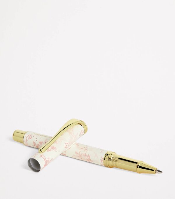 HDAS2630001-11_2-mc Harrods Toile Ballpoint Pen 粉紅原子筆側面細節,展示精緻金屬材質與印花設計
