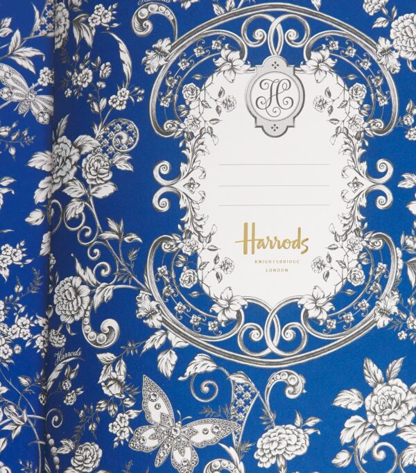HDAS2630004-65_3 Harrods 鍍金蝴蝶筆記本整體側面與封底,展現約 25x19cm 精裝尺寸與紙質封面質感
