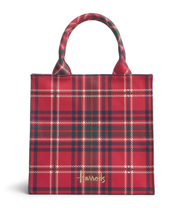 HDBA2622014-14_1-mc 英國 Harrods 紅色格紋棉質手提包正面,展示全包身 Tartan 印花與金色磁扣