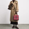 HDBA2622014-14_2-mc Harrods Small Tartan Tote Bag 背面,紅色格紋印花延伸至包身背面