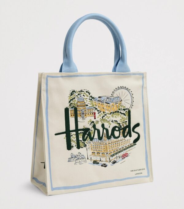 HDBA2632001-00_2-mc Harrods 城市故事帆布袋側面與底部,展示可拆卸硬底座結構與袋身深度