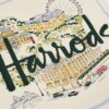 HDBA2632001-00_4-mc Harrods 城市故事米白帆布手提袋平放全覽,展示雙手提帶與整體比例尺寸