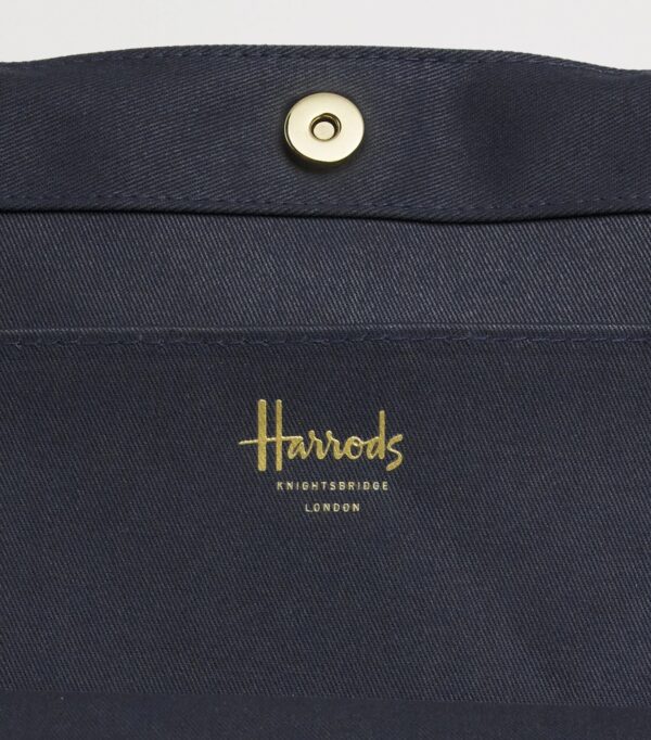 HDBB2622005-69_3-mc Harrods 藍色純棉托特包內部特寫,顯示磁扣開合與內置插袋結構