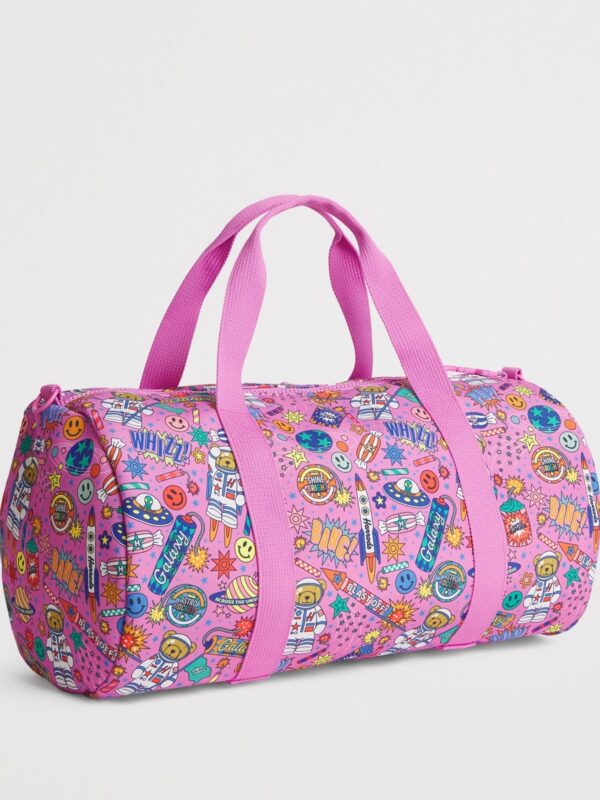 Harrods Pop Rocket Duffle Bag 側面角度,呈現約 41cm 包身高度與圓筒立體結構