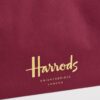 HDBB2622019-18_4-mc Harrods Logo Tote Bag 平放全覽,呈現整體酒紅燙金配色與包款比例