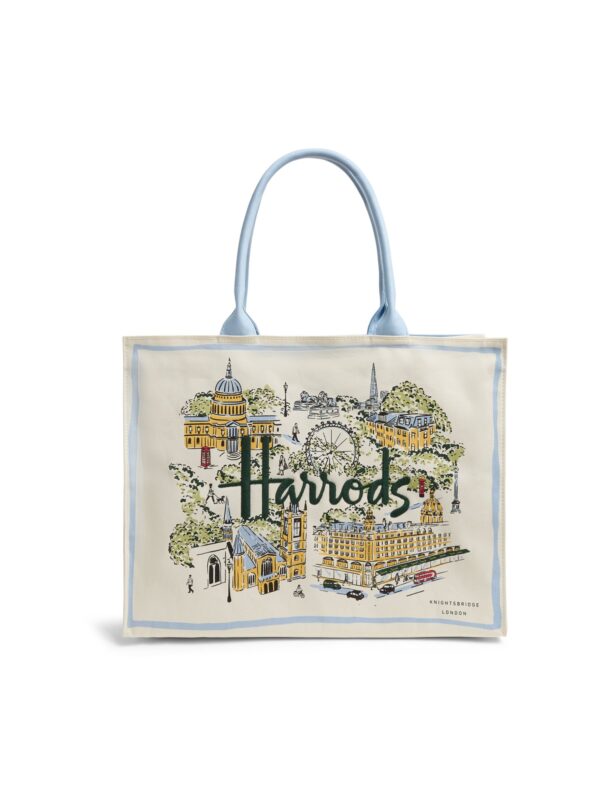 HDBB2632005-00_1-uni Harrods Canvas City Stories 托特包正面全覽,米白棉帆布繡有倫敦地標圖案包括大笨鐘與哈洛德百貨